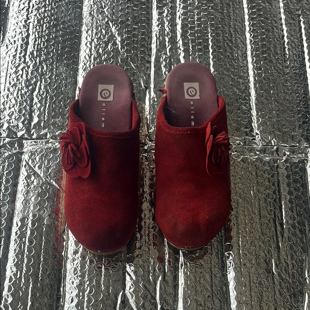 Ellemenno Elegant Red Suede Women's Mules